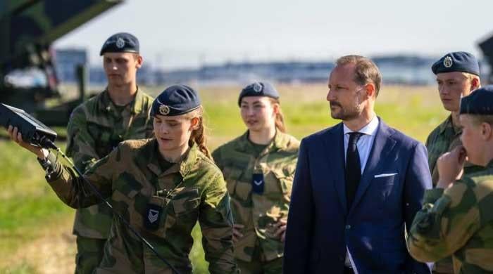 Heir to throne visits troops near Ukraine border: Royal House