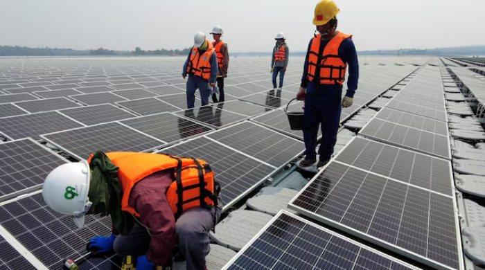 Cheap solar power pushes traditional grids to verge of collapse: report