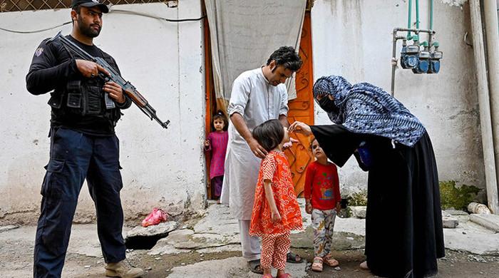 Cop protecting polio workers martyred in Nushki, drive suspended