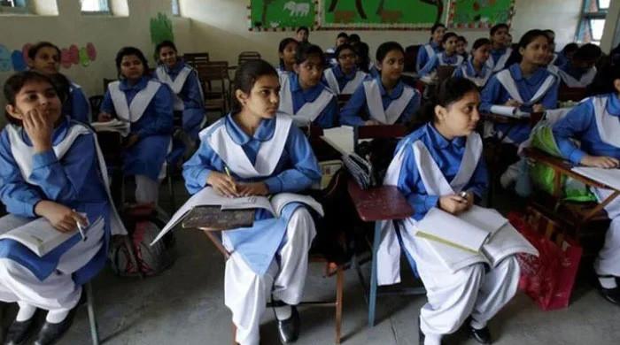 Sindh govt bans gifting ajrak, traditional cap in school ceremonies