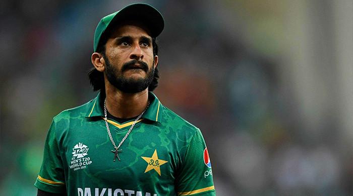 Hasan Ali’s mother robbed of over Rs200,000 cash in Gujranwala