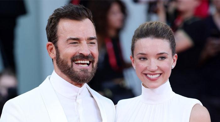 Justin Theroux’s dog eats wife Nicole Bloom’s Victoria Beckham heel