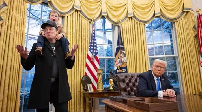 Trump gives Musk an Oval Office goodbye